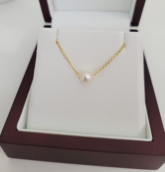 create a pearl necklaces and pearls